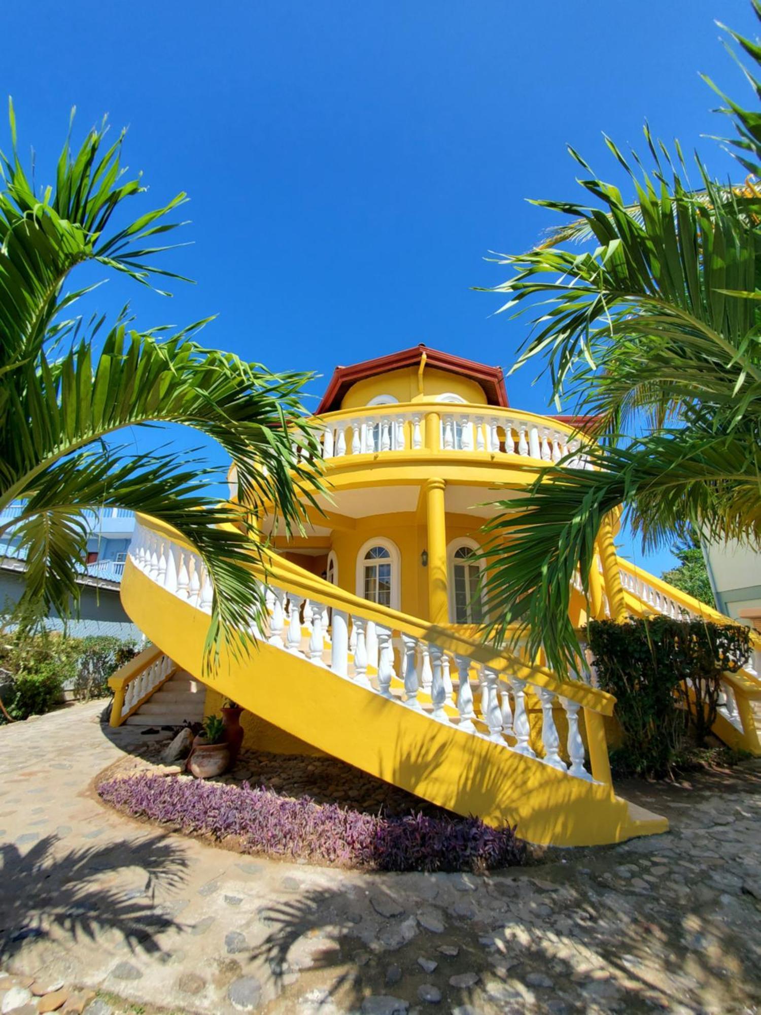 Blue Parrot Beach House And Villas Хопкінс Екстер'єр фото