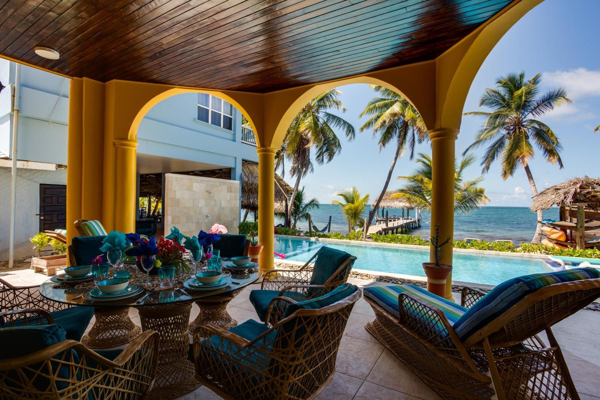 Blue Parrot Beach House And Villas Хопкінс Екстер'єр фото