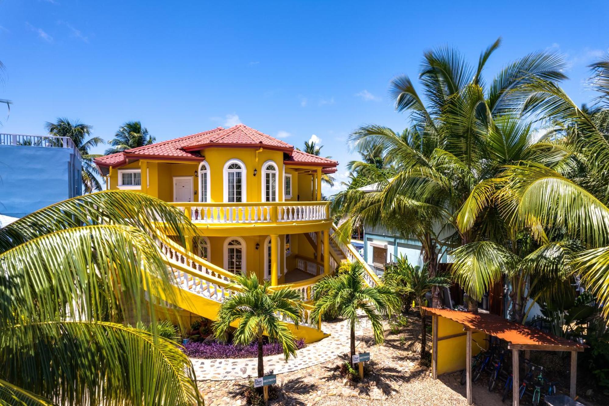 Blue Parrot Beach House And Villas Хопкінс Екстер'єр фото